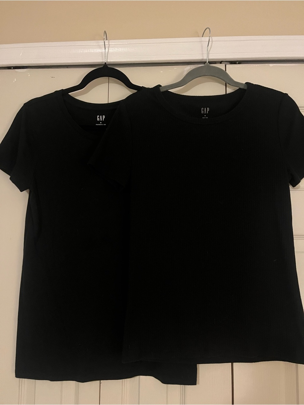 GAP Black Short Sleeve Tee - Women's